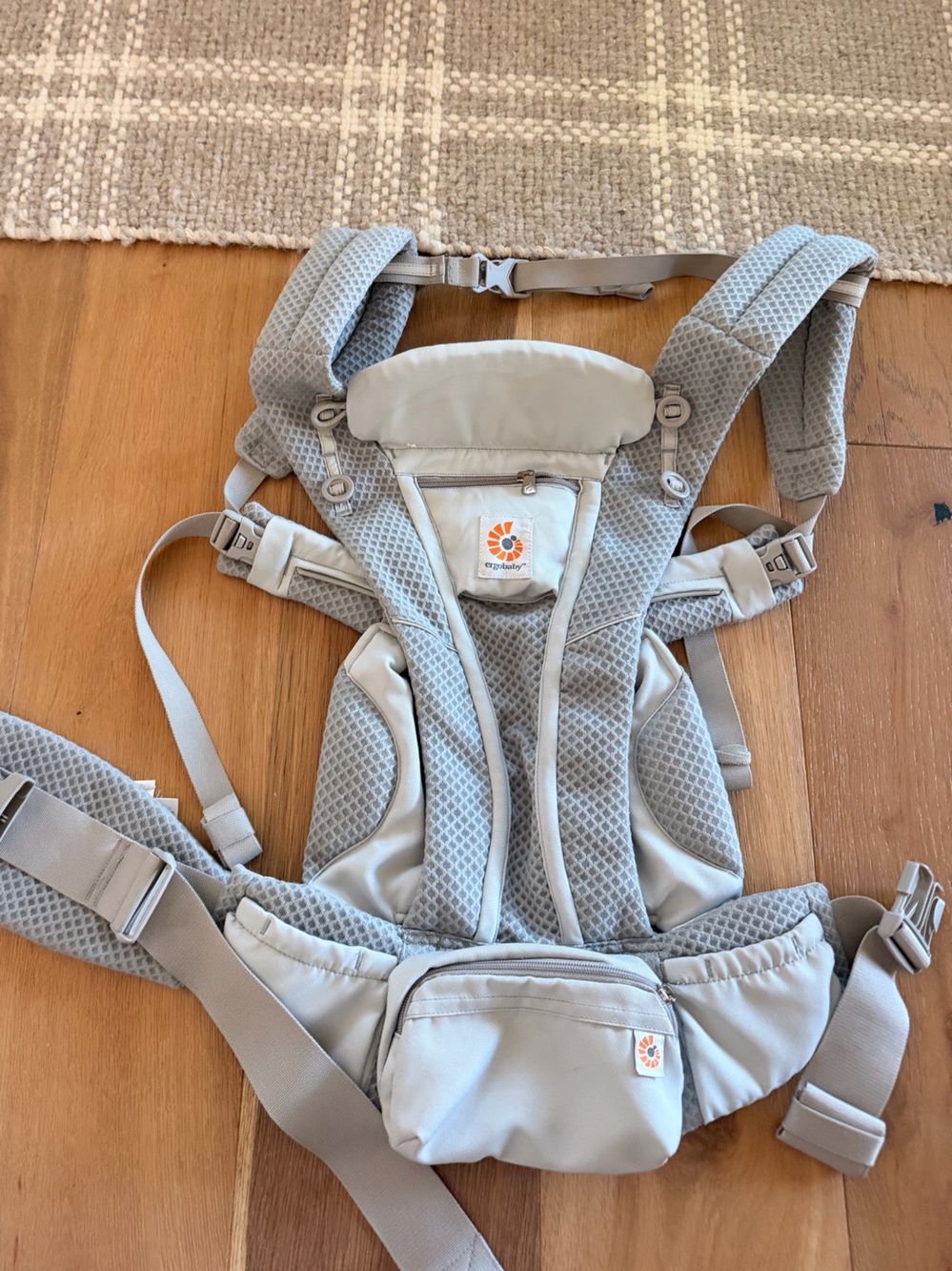 Ergobaby Omni 360 mesh Carrier - Light Gray
